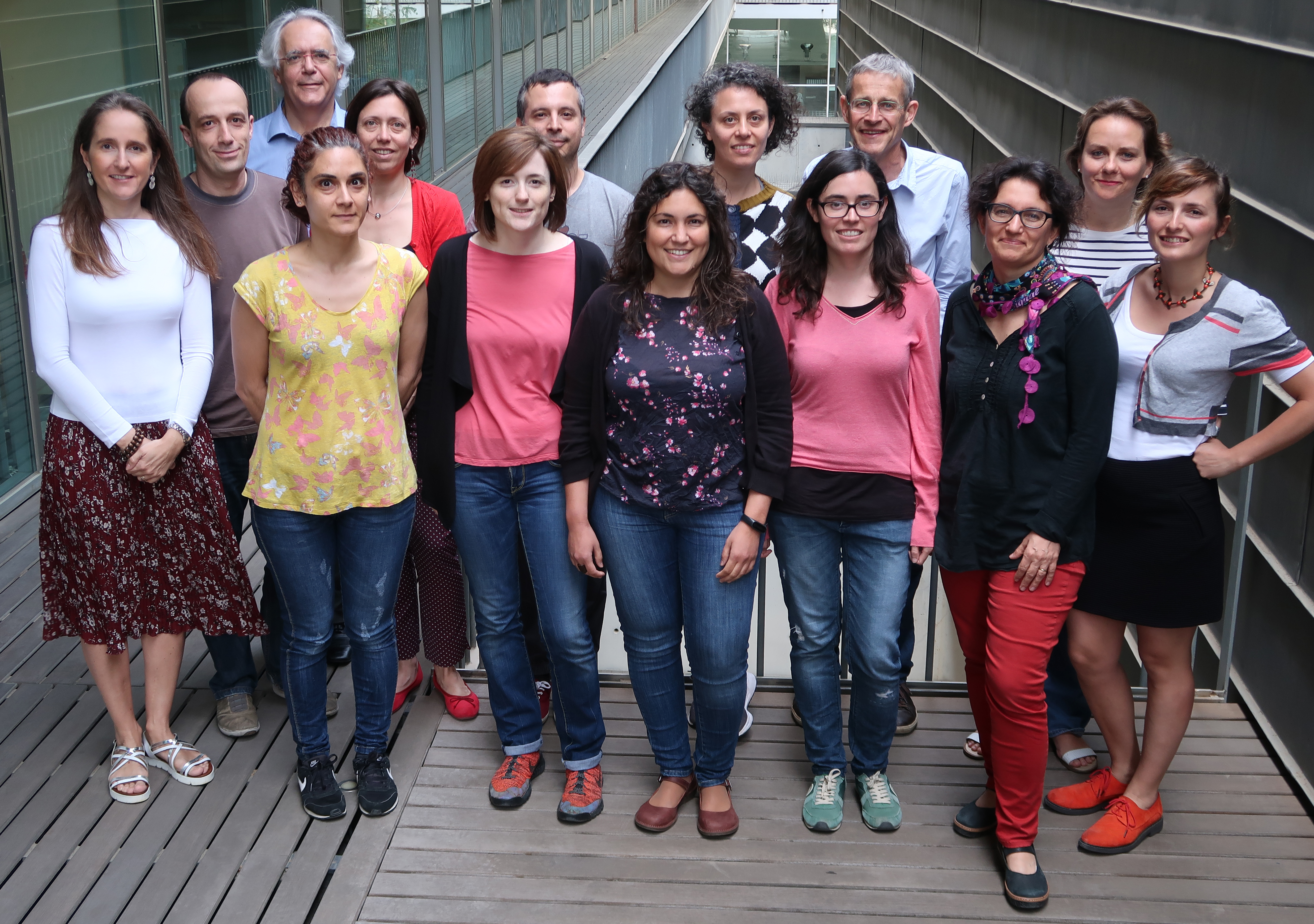 El sobrepeso y la obesidad infantil disminuyen ligeramente, pero aumentan entre las familias desfavorecidas