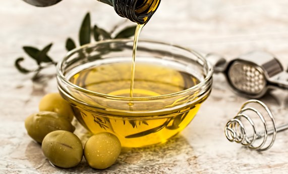 El aceite de oliva virgen enriquecido con sus propios antioxidantes previene la acumulación de colesterol