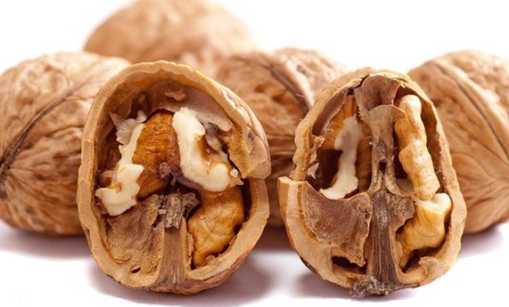 Comer nueces a diario disminuye el colesterol malo y podría reducir el riesgo de enfermedad cardiovascular