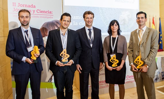 El investigador del CIBEROBN Rubén Nogueiras es galardonado con una de las becas de la Fundación AstraZeneca para jóvenes científicos