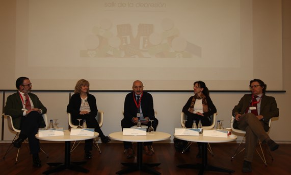 Expertos coinciden en que abordar informativamente el suicidio contribuye a reducir su incidencia Expertos coinciden en que abordar informativamente el suicidio contribuye a reducir su incidencia