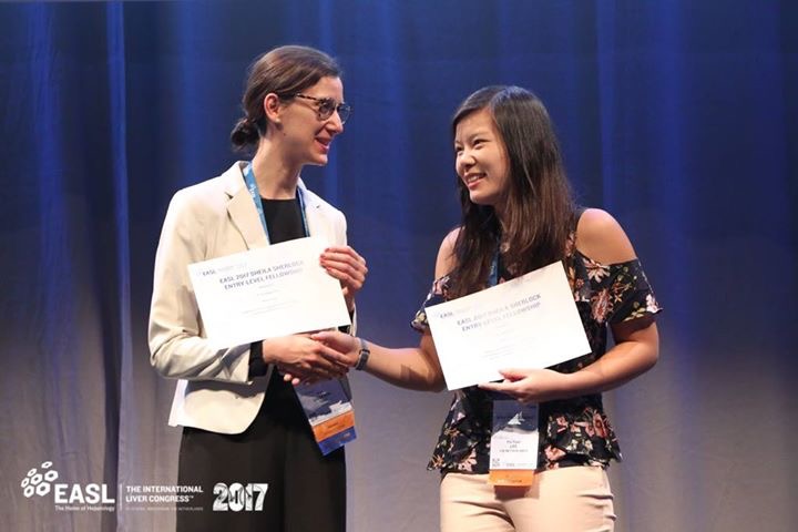 Pui Yuen Lee recibe el EASL Sheila Sherlock Award 2017